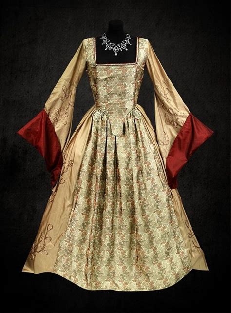 women's tudor court clothing